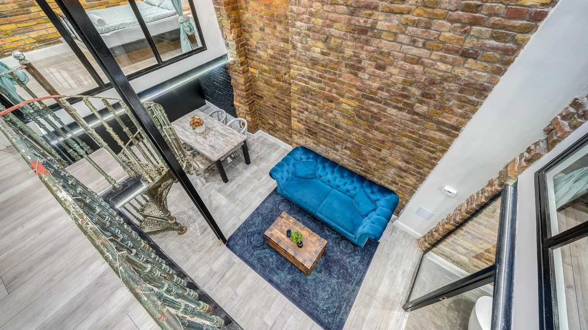 City Center Loft Haven: Modern Elegance Budapest Hungary