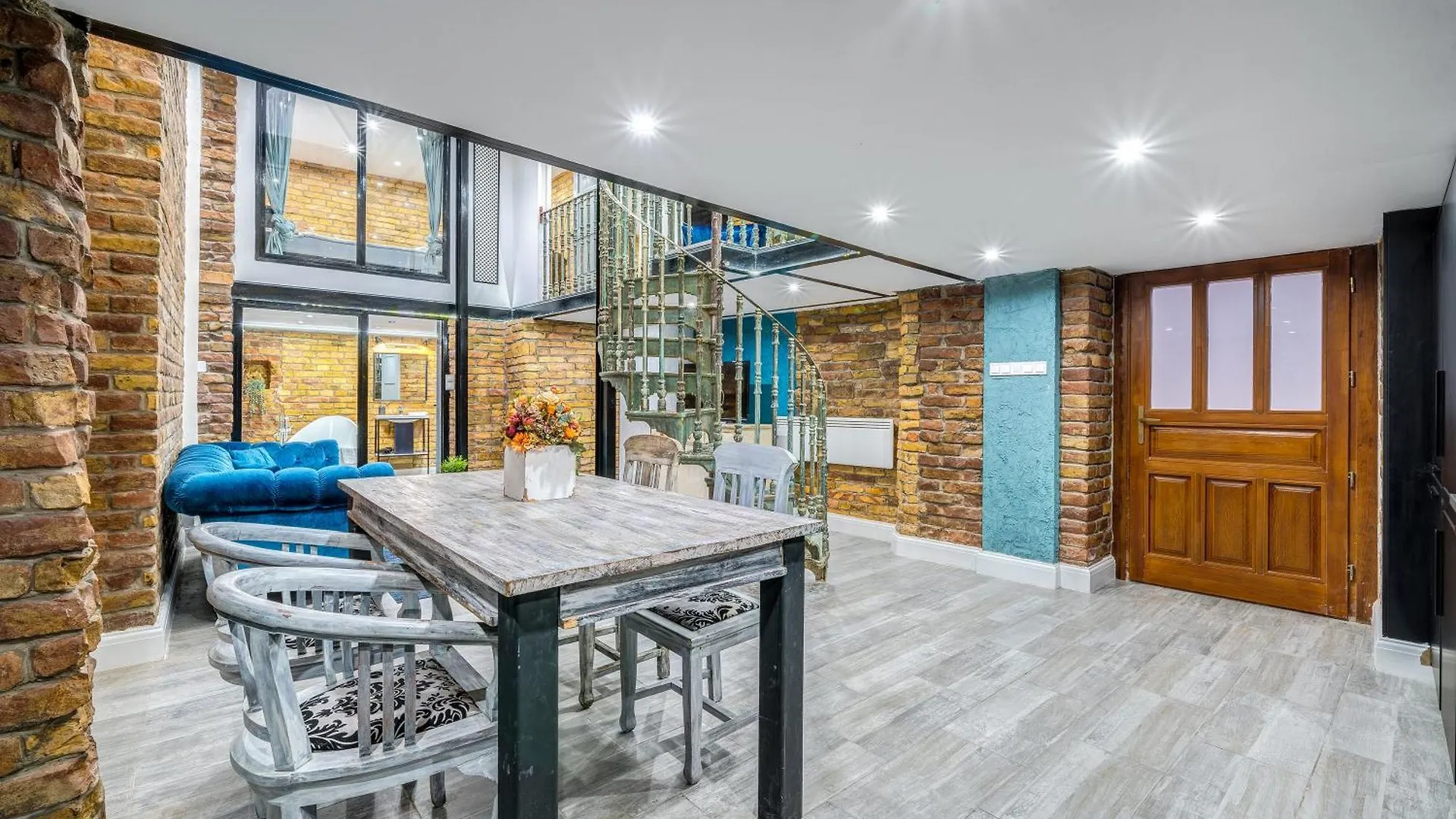 City Center Loft Haven: Modern Elegance Budapest 0*,  Hungary