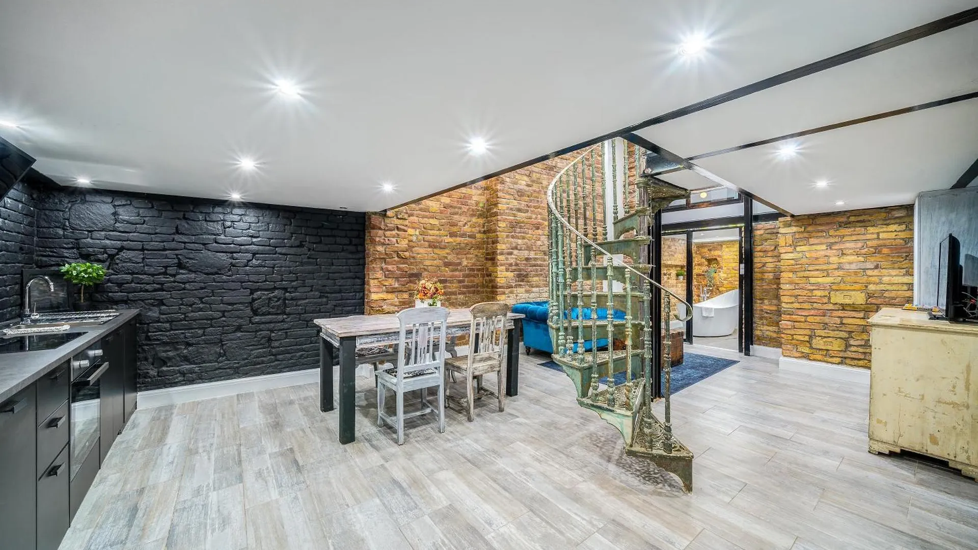 City Center Loft Haven: Modern Elegance Budapest 0*,  Hungary