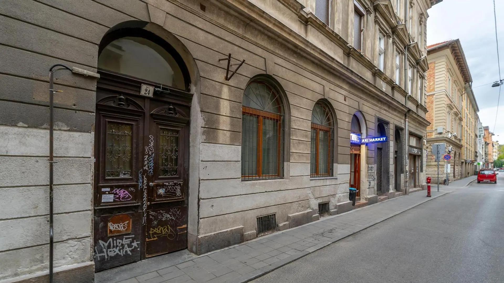 City Center Loft Haven: Modern Elegance Budapest 0*,  Hungary