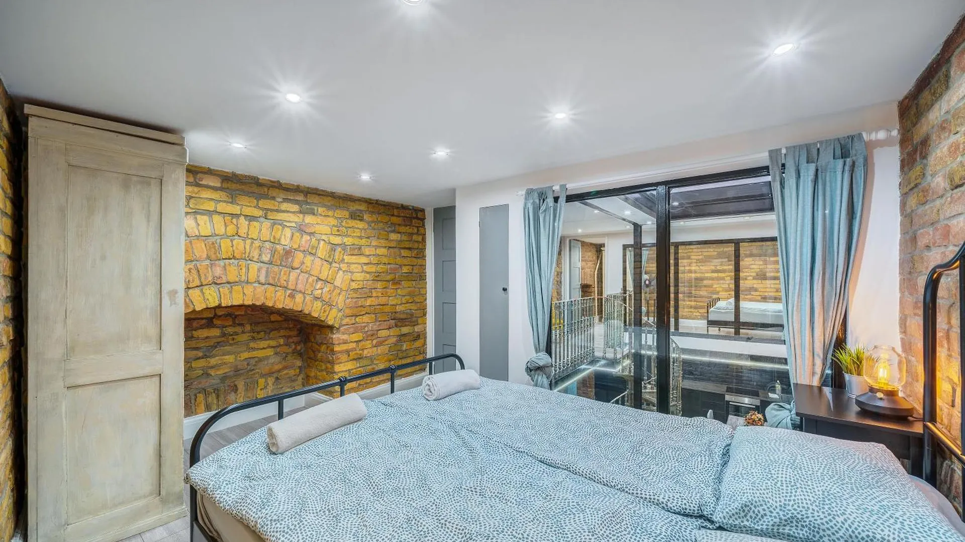 Apartment City Center Loft Haven: Modern Elegance Budapest