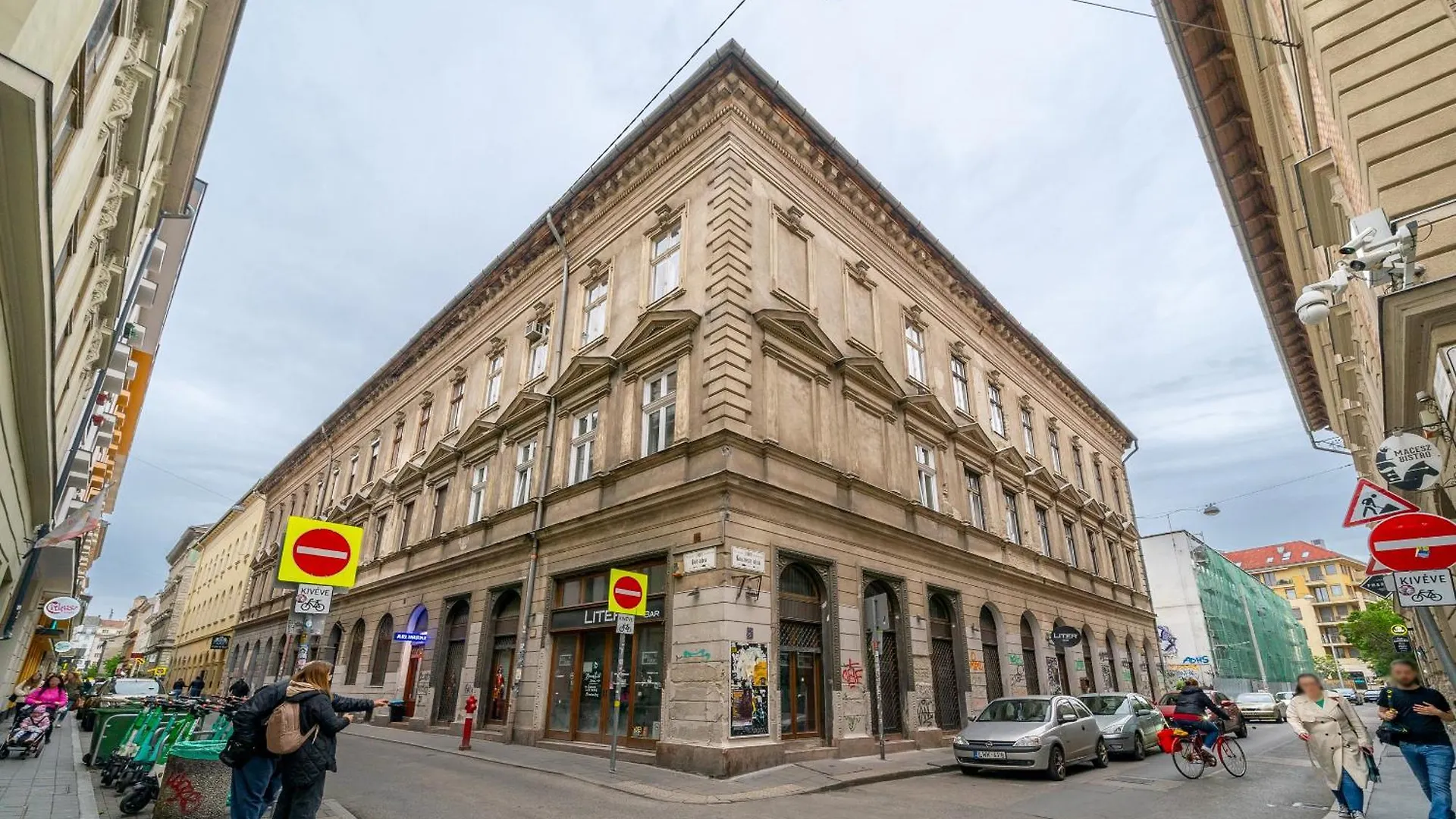 Apartment City Center Loft Haven: Modern Elegance Budapest Hungary