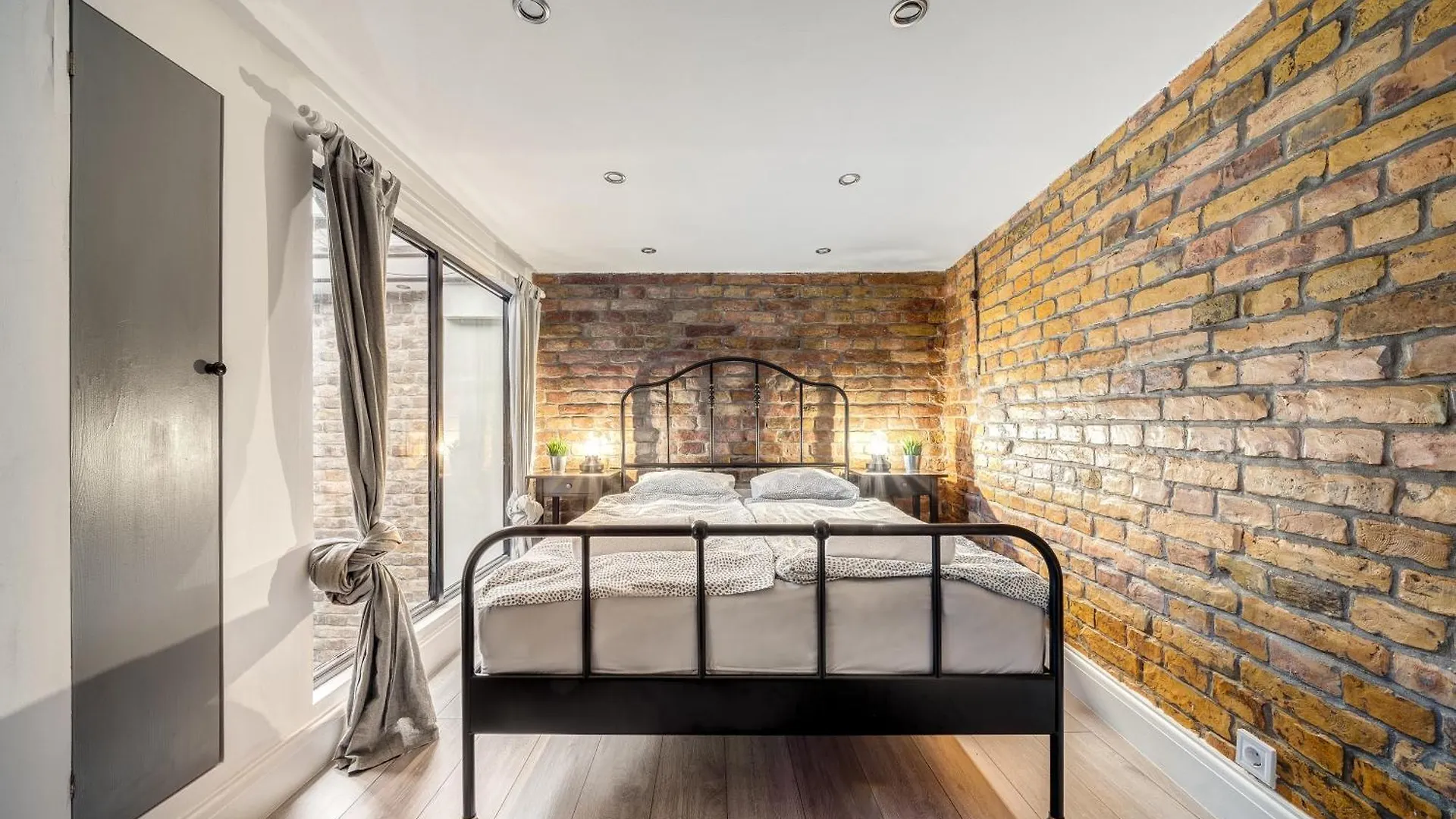 City Center Loft Haven: Modern Elegance Budapest